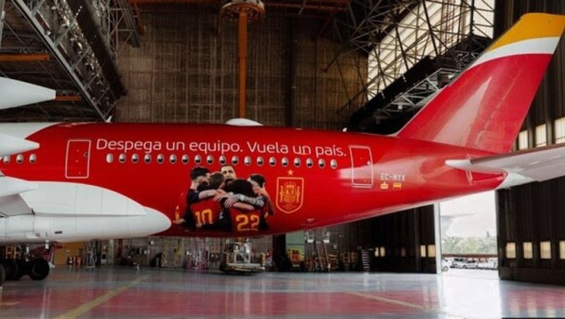 ep iberia vinila un avion airbus a350 que llevara a la seleccion espanola de futbol al mundial 2026