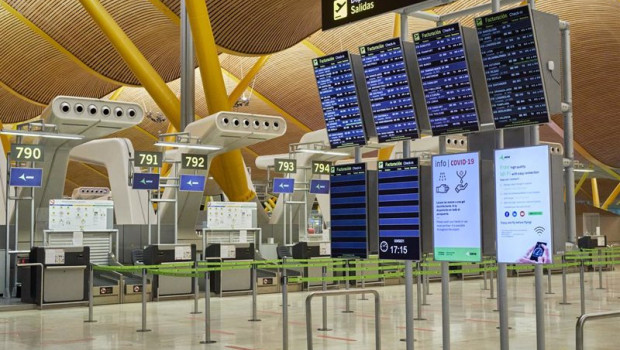 ep interior de la terminal t4 del aeropuerto adolfo suarez madrid-barajas