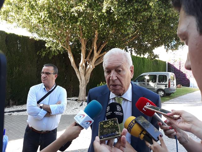 ep jose manuel garcia-margallo atiendelos mediosalicante