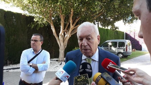 ep jose manuel garcia-margallo atiendelos mediosalicante