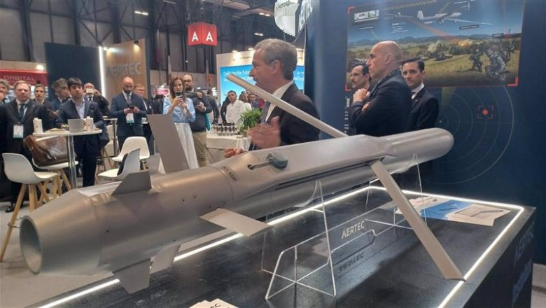 ep la bomba inteligente bat presentada por aertec en la feria internacional de defensa y seguridad ep la bomba inteligente bat presentada por aertec en la feria internacional de defensa y seguridad
