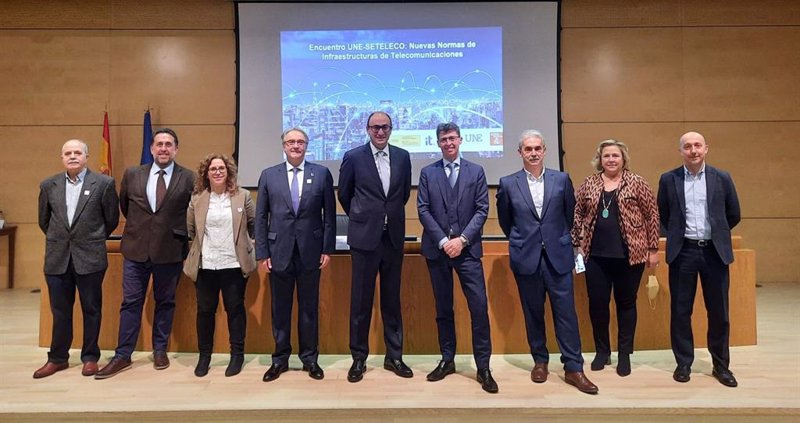 La UNE y la Secretaría de Estado de Telecomunicaciones actualizan las normas del sector | UNE ep la une y la secretaria de estado de telecomunicaciones actualizan las normas del sector