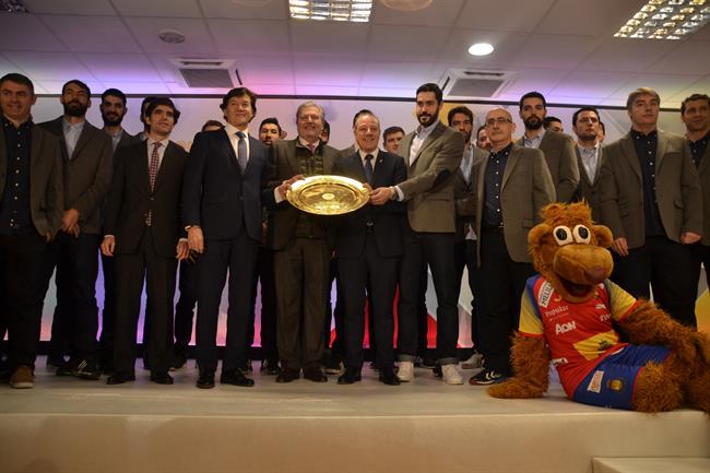 Méndez de Vigo recibe a los Hispanos tras ganar el Europeo de balonmano | EUROPA PRESS ep mendezvigo recibelos hispanosganareuropeobalonmano