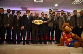 ep mendezvigo recibelos hispanosganareuropeobalonmano