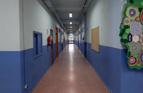ep pasillo totalmente vacio de uno de los colegios de la comunidad de madrid cerrados por el
