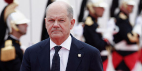 le chancelier allemand olaf scholz assiste a une ceremonie 20241107083312 