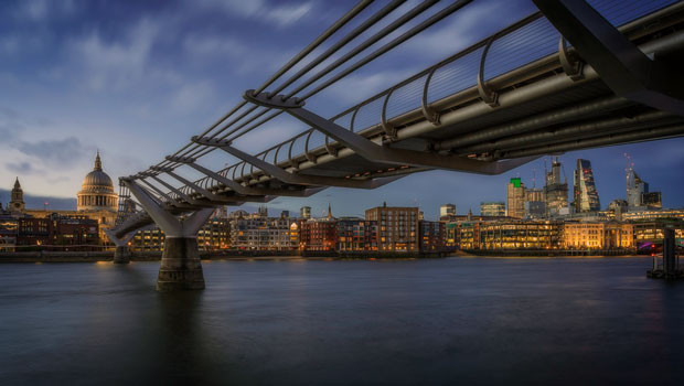 dl city of london square mile financial district river thames millennium bridge pb
