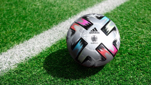 ep archivo   adidas lanza el uniforia finale el balon para las semifinales y la final de la eurocopa