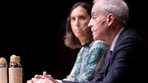 ep archivo el secretario de estado de hacienda jesus gascon y la presidenta de la asociacion de ep archivo el secretario de estado de hacienda jesus gascon y la presidenta de la asociacion de