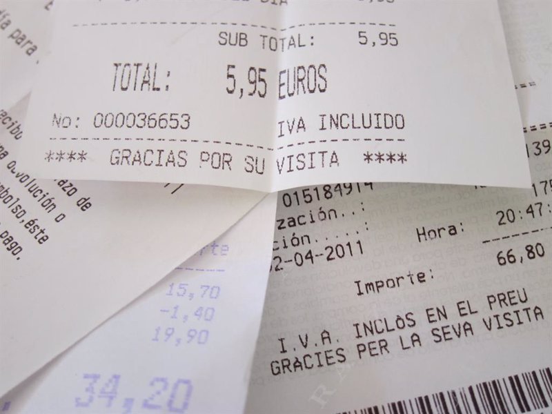 La facturación de la industria cae un 0,4% y la del sector servicios sube un 5,5% en enero