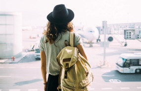 ep archivo   imagen de viajera con mochila