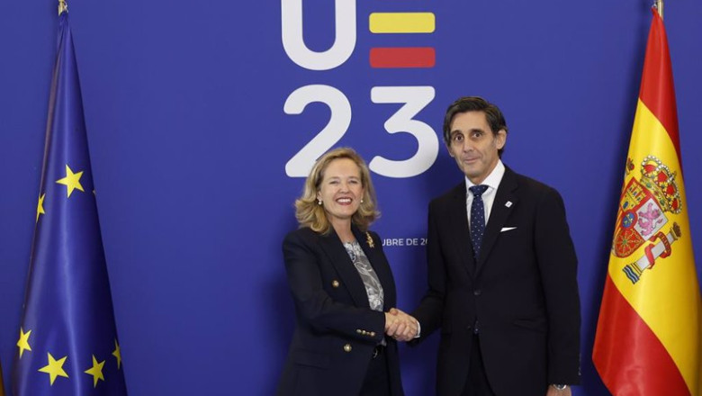ep archivo la ministra de asuntos economicos nadia calvino saluda a j m alvarez pallete presidente ep archivo la ministra de asuntos economicos nadia calvino saluda a j m alvarez pallete presidente