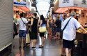 ep archivo   varios clientes realizan compras en el mercado de sant antoni donde se encuentra una de