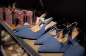 ep archivo   zapatos expuestos en un comercio