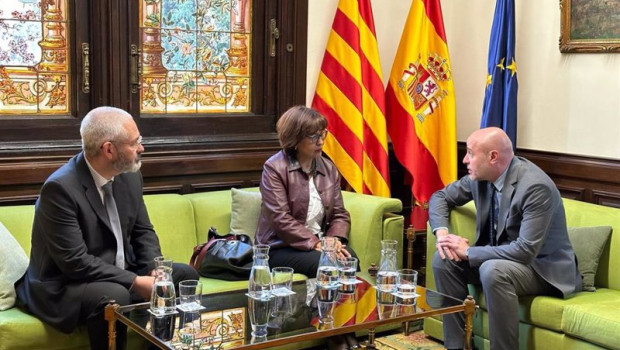 ep el delegado del gobierno en catalunya carlos prieto se reune con la embajadora boliviana en