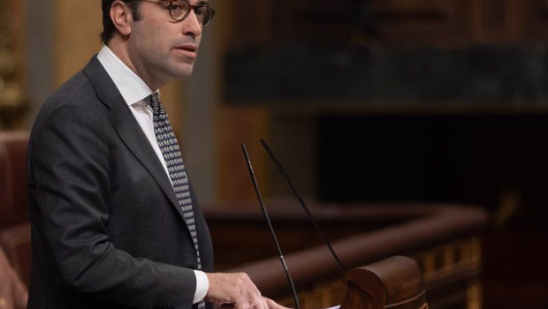 ep el ministro de economia carlos cuerpo interviene durante una sesion plenaria en el congreso de 20250508135403