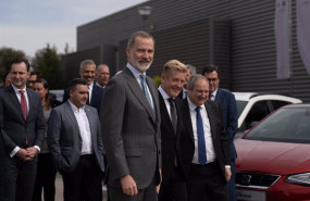 ep el rey felipe vi c el ceo de seat wayne griffiths 2d y el ministro de industria y turismo jordi