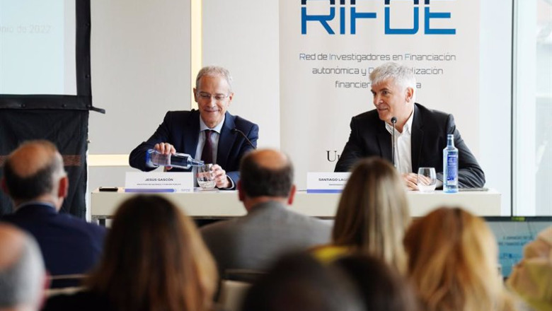 El secretario de estado de Hacienda Jesús Gascón (i), junto al catedrático del Departamento de Economía Aplicada de la Universidad de Vigo y codirector de RIFDE, Santiago Lago Peñas, en un debate sobre la reforma del sistema de financiación autonómico, a | Álvaro Ballesteros - Europa Press ep el secretario de estado de hacienda jesus gascon i junto al catedratico del departamento de
