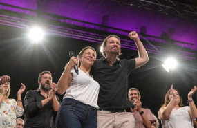 ep el secretario general de unidas podemos y candidato a la presidencia pablo iglesias levantando el