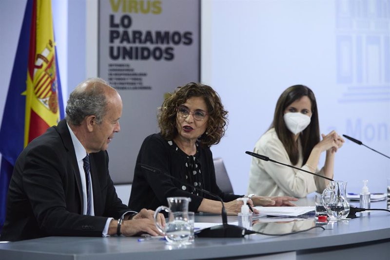 El Gobierno se abre a cambios legales para que las CCAA afronten la pandemia