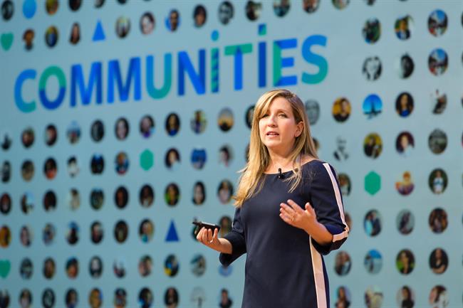 ep jennifer dulski directoraprogramagruposcomunidadesfacebook