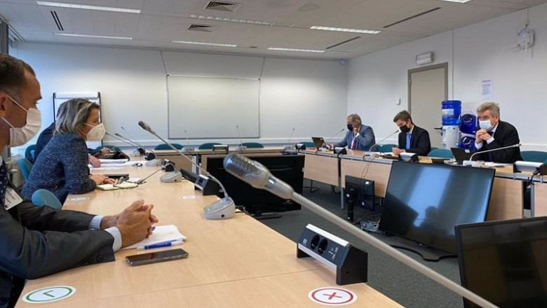La consejera de Agricultura, Ganadería y Pesca del Gobierno de Canarias, Alicia Vanoostende, en una reunión con el director general de Agricultura de la CE, Pierre Bascou | GOBIERNO DE CANARIAS ep la consejera de agricultura ganaderia y pesca del gobierno de canarias alicia vanoostende en una