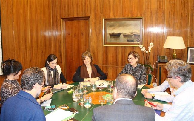 La ministra de Medio Ambiente, Isabel García Tejerina, con ONG ambientales | MAPAMA ep la ministramedio ambiente isabel garcia tejerina con ong ambientales
