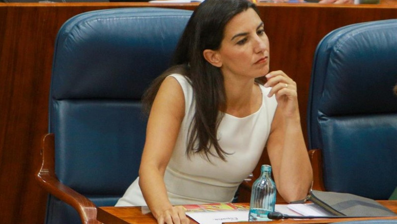 La portavoz de Vox en la Asamblea de Madrid, Rocío Monasterio, sentada en su escaño durante el debate del segundo pleno de investidura de la candidata del PP a la Presidencia de la Comunidad de Madrid. | Ricardo Rubio - Europa Press ep la portavoz de vox en la asamblea de madrid rocio monasterio sentada en su escano durante el