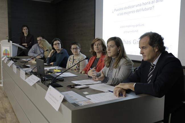Mesa redonda ‘Mujeres líderes: Superando Barreras’ de la Cátedra Universidad CEU | CEU ep mesa redonda mujeres lideres superando barreras decatedra universidad ceu