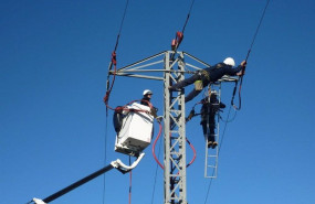 ep operarios en una red electrica