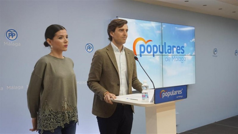 Pablo montesinos y Loli Caetano pp de málaga rueda de prensa candidato al congreso y presidenta NNGG málaga jóvenes | PP MÁLAGA - Archivo ep pablo montesinosloli caetano ppmalaga ruedaprensa candidatocongresopresidenta nngg malaga jovenes