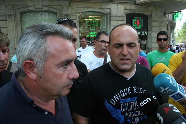Pere Roqué y Jonathan Sanjuán, antes de entrar en la sede de la UE de Barcelona | EUROPA PRESS ep pere roque y jonathan sanjuan antesentrarla sedela uebarcelona
