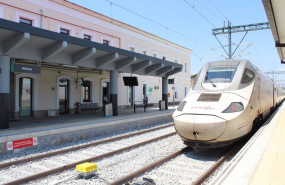 ep tren alvia en la estacion de merida