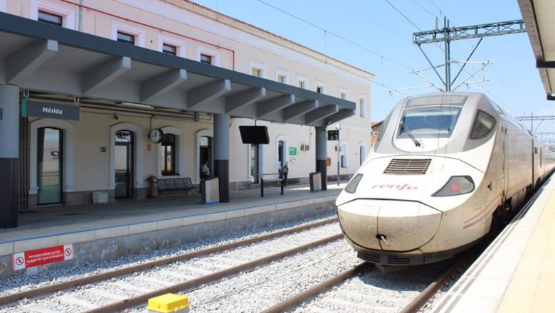 ep tren alvia en la estacion de merida ep tren alvia en la estacion de merida