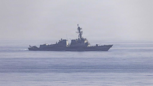 ep un destructor de la armada de estados unidos desplegado en la mision de bloqueo del estrecho de