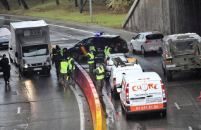 ep varios militares del ejercito y policias nacionales efectuan un control de trafico en la