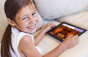 nia haciendo smartick brain