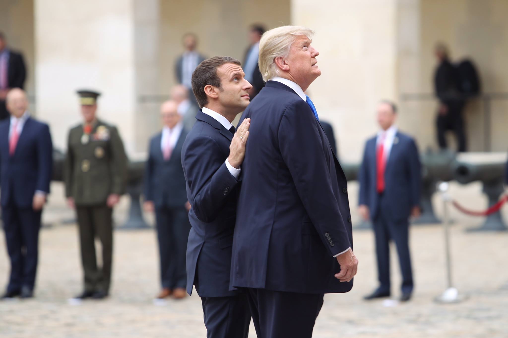 Trump y Macron pactan una tregua por el impuesto a los gigantes digitales