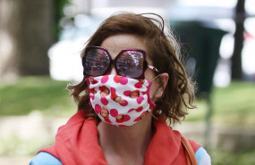 ep agatha ruiz de la prada se protege del coronavirus con estilo