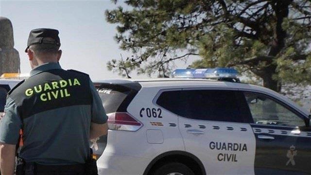 Agente de una patrulla de la Guardia Civil en imagen de archivo | ARCHIVO ep agenteuna patrullala guardia civilimagenarchivo