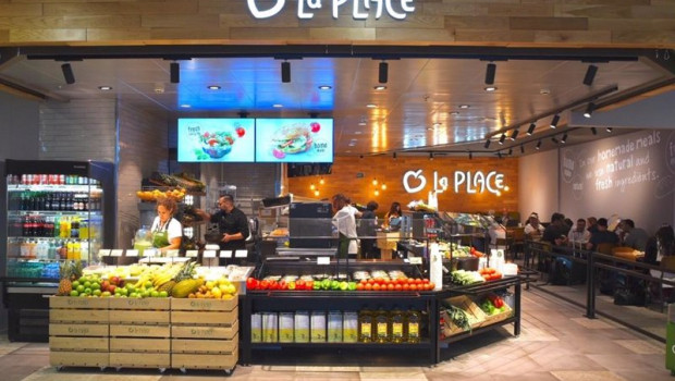 ep archivo   areas abre el segundo establecimiento la place en el aeropuerto de madrid barajas