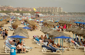 ep archivo banistas en la playa de la malvarrosa a 10 de agosto de 2023 en valencia comunidad ep archivo banistas en la playa de la malvarrosa a 10 de agosto de 2023 en valencia comunidad