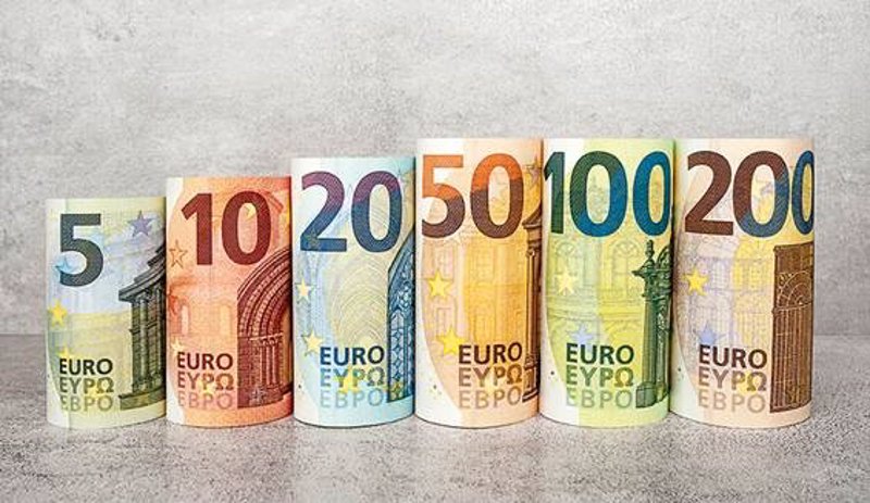 El euro se asienta por debajo de 1,13 dólares tras sus recientes mínimos