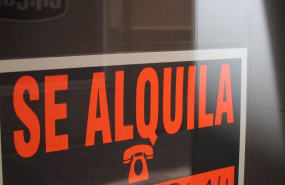 ep archivo   cartel de un imueble en alquiler