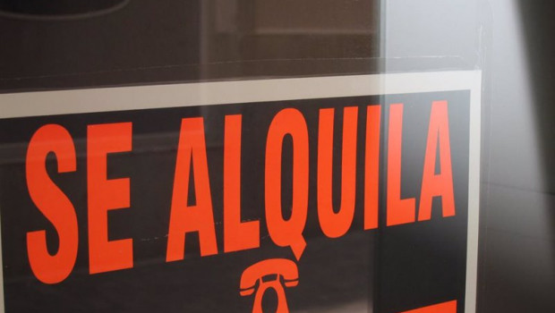 ep archivo   cartel de un imueble en alquiler