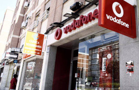 ep archivo   imagen de una tienda de la compania telefonica vodafone en madrid 20250528130904