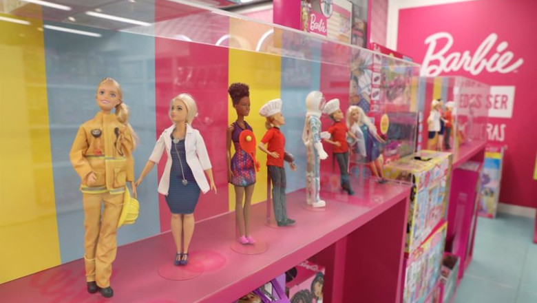 ep archivo munecas de barbie colocadas en la seccion de jugueteria infantil del corte ingles ep archivo munecas de barbie colocadas en la seccion de jugueteria infantil del corte ingles