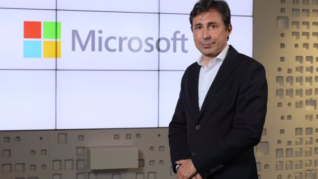 ep archivo   paco salcedo nuevo presidente de microsoft espana