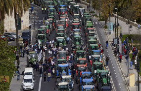 ep archivo   tractorada de los agricultores convocada por ava y la unio