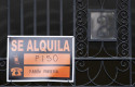 ep archivo   un cartel ofertando el alquiler de un piso en madrid